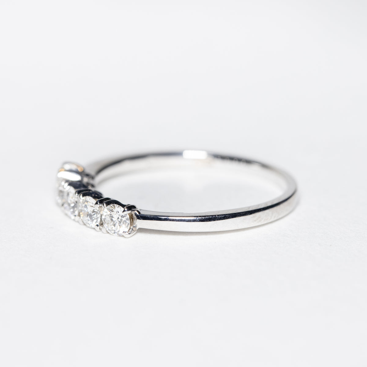 18kt White Gold Veretta Ring with 5 Excellent Cut Diamonds