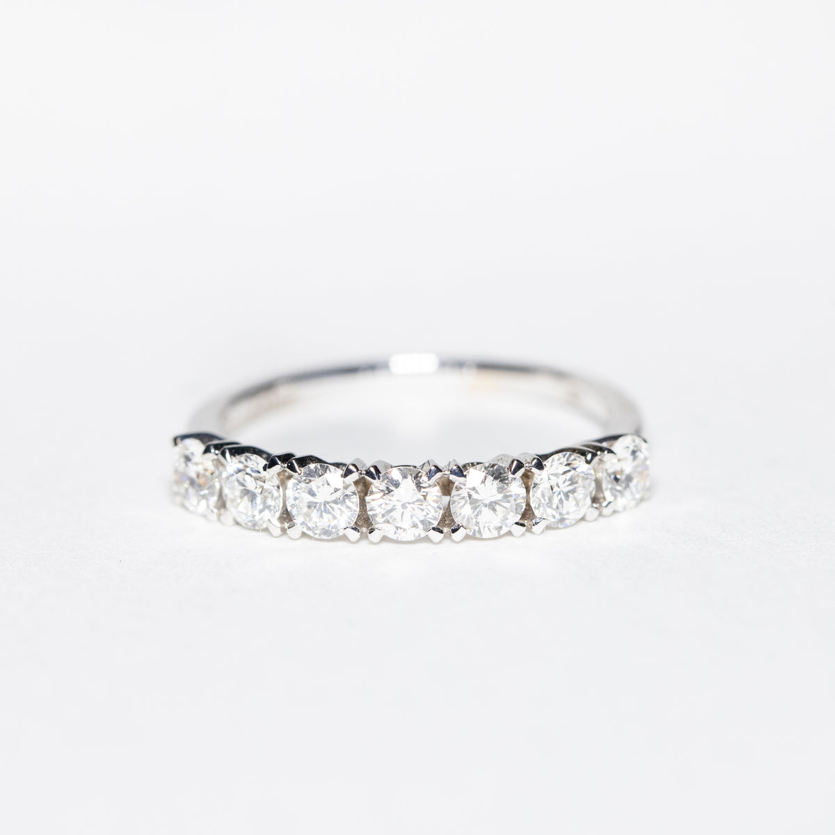 18kt White Gold Veretta Ring with 7 Round Brilliant Cut Diamonds