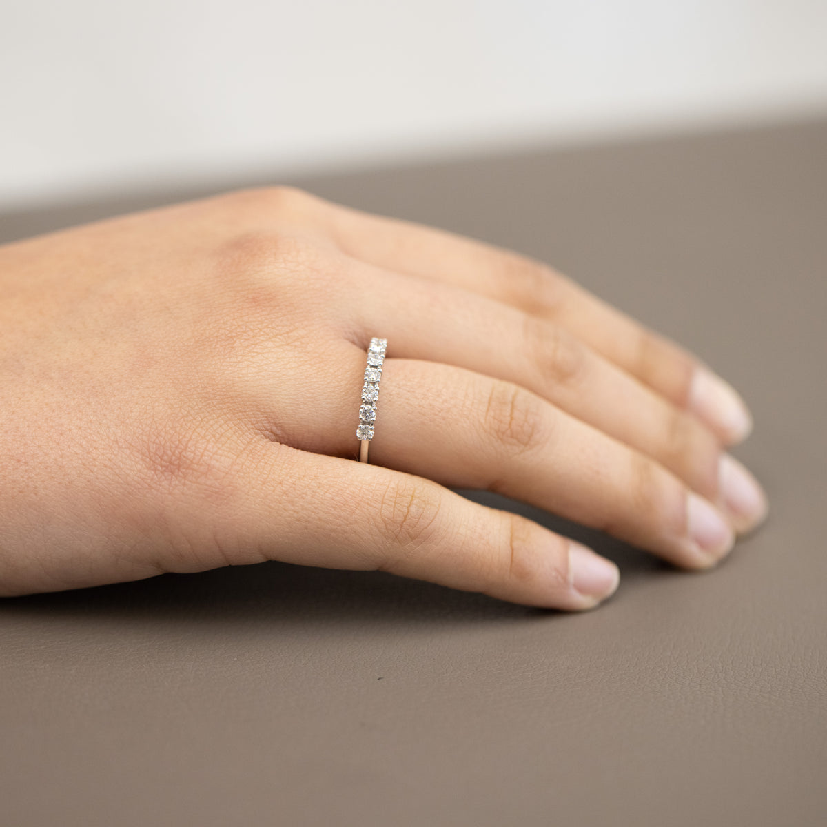 18kt White Gold Veretta Ring with 7 Diamonds