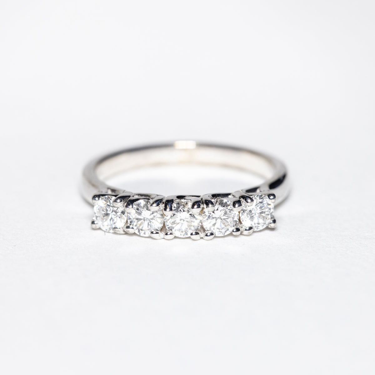 18kt White Gold Veretta Ring with 5 Round Brilliant Cut Diamonds