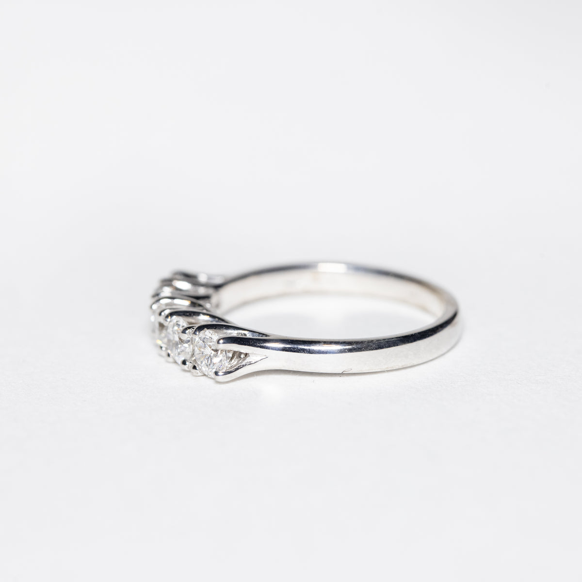 Anello Veretta in oro bianco 18kt a 5 Diamanti taglio rotondo brillante