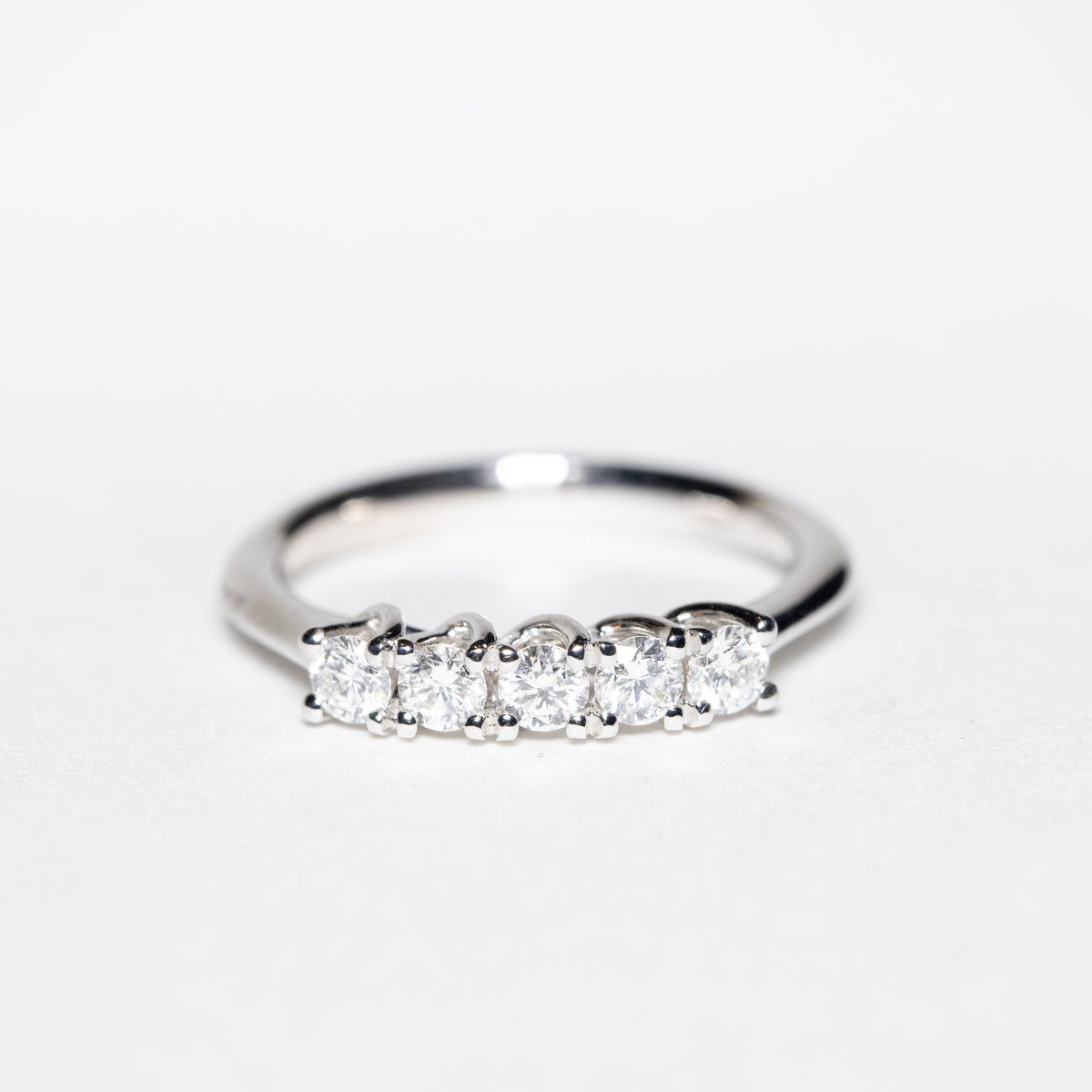 Anello in Oro Bianco 18kt a 5 diamanti D color