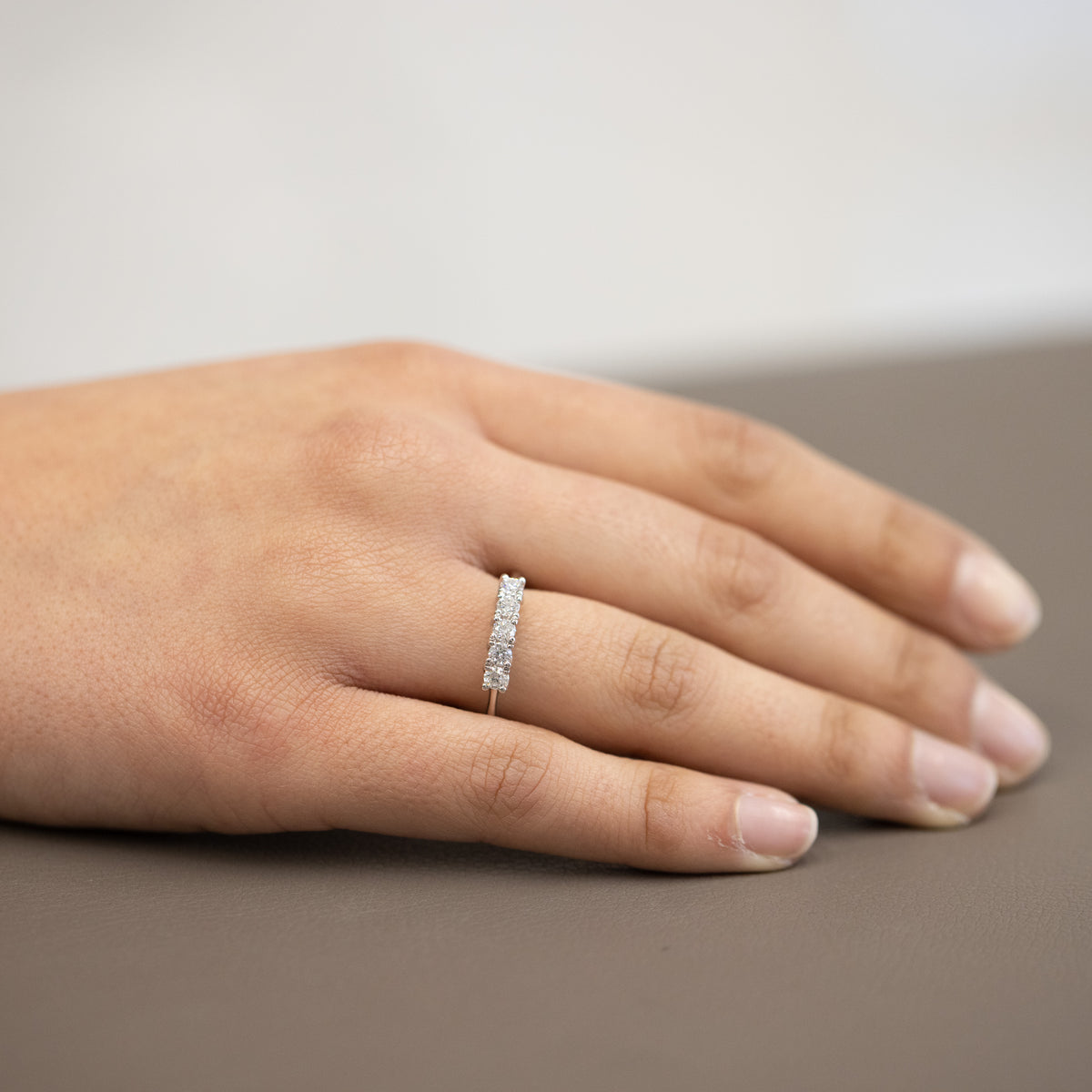 Anello in Oro Bianco 18kt a 5 diamanti D color