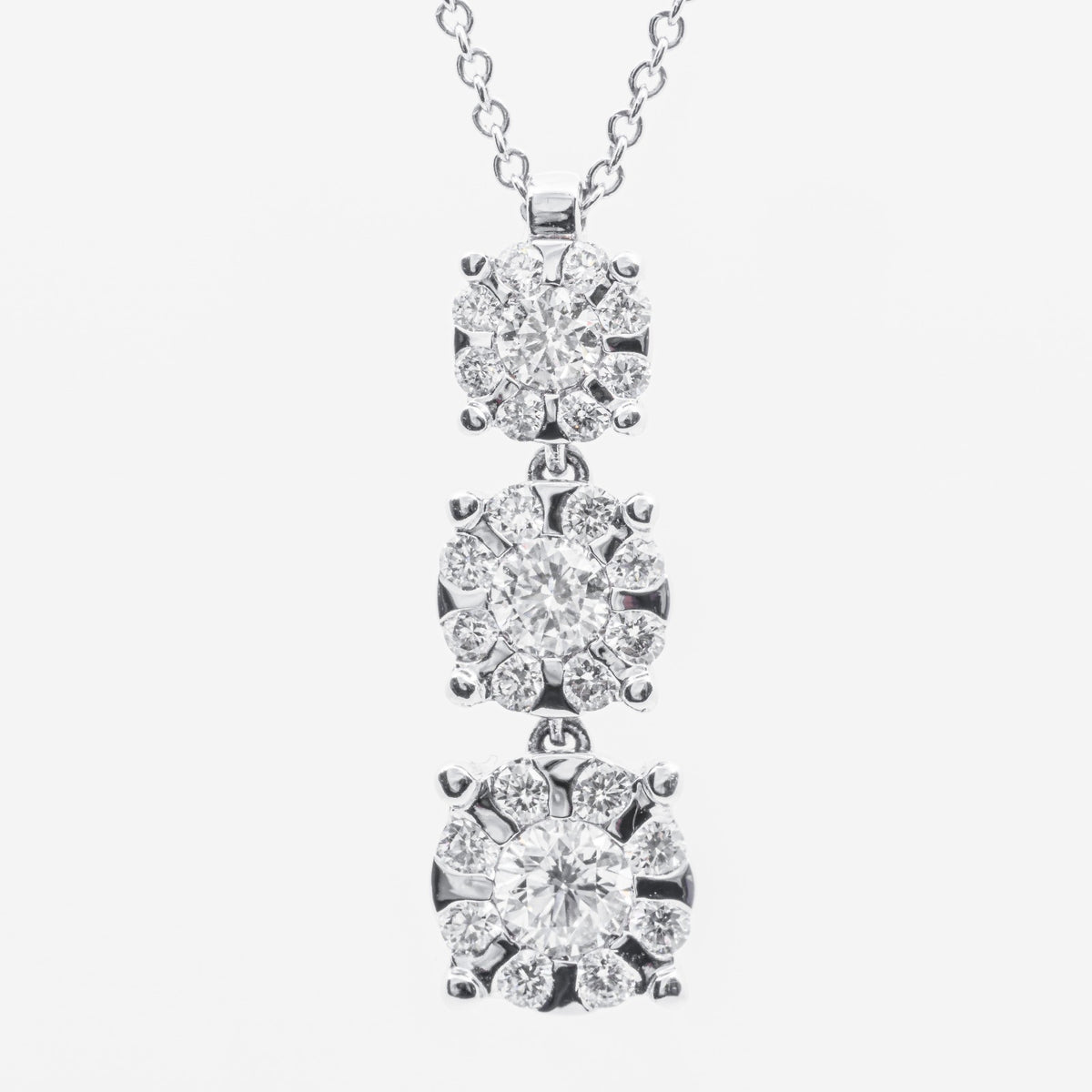 Trilogy Magic Necklace with 0.91 kt Diamond Pavé in 18 kt White Gold
