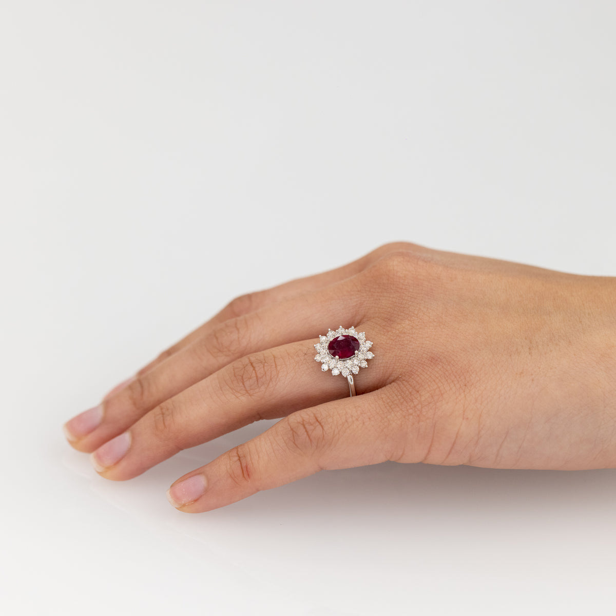 18kt White Gold Ring With Central Ruby and Snowflake Shape Diamonds