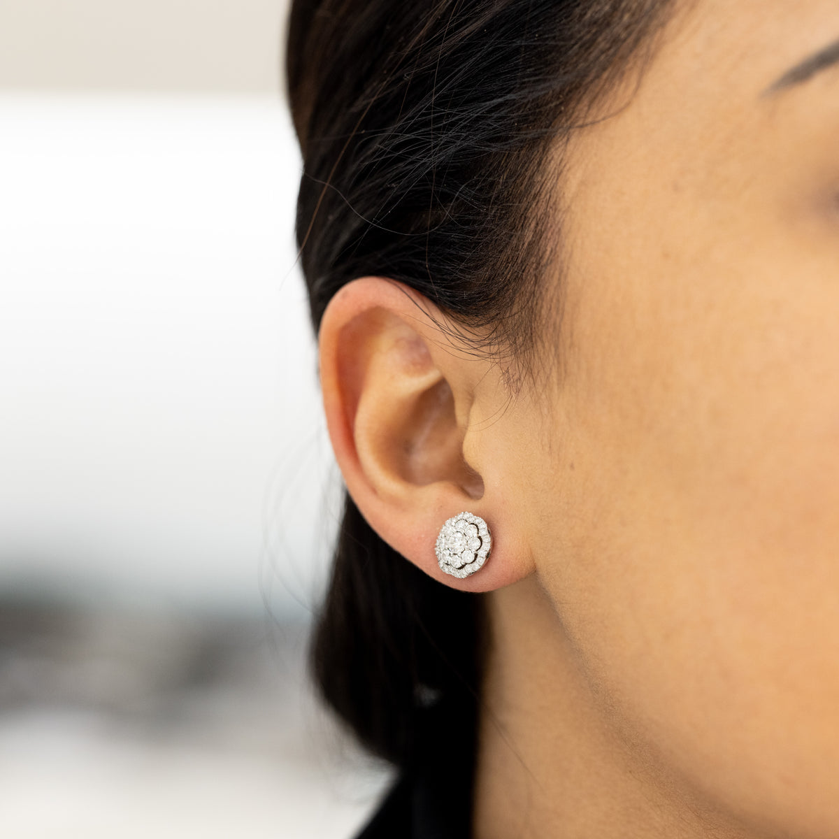 18KT White Gold Earrings With Pavé Diamonds Flower Shape