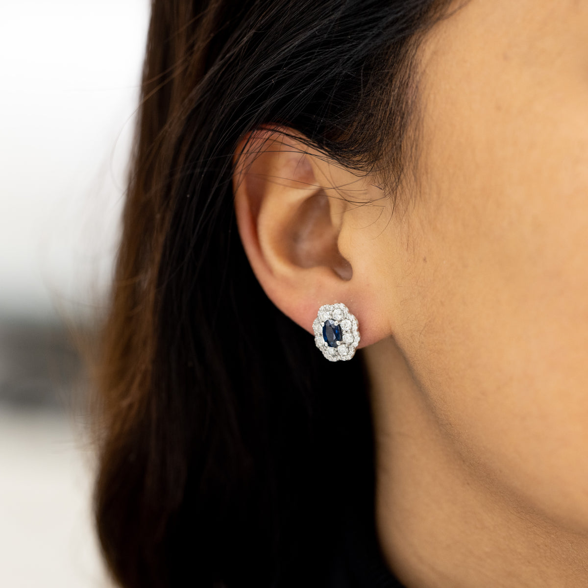 18KT White Gold Earrings With Central Sapphire and Double Row of Flower-Shaped Diamonds 