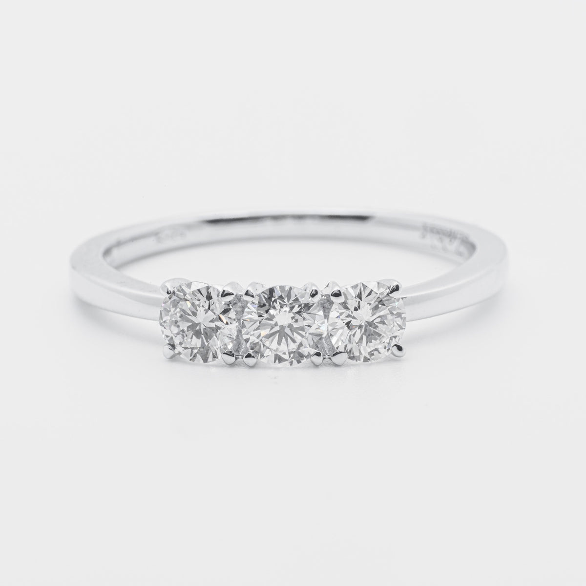 Anello Trilogy con Diamanti in oro bianco 18 kt dal taglio brillante