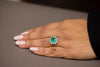 Anello in Oro Bianco 18KT con Smeraldo Centrale da 4,73 Carati e contorno Diamanti