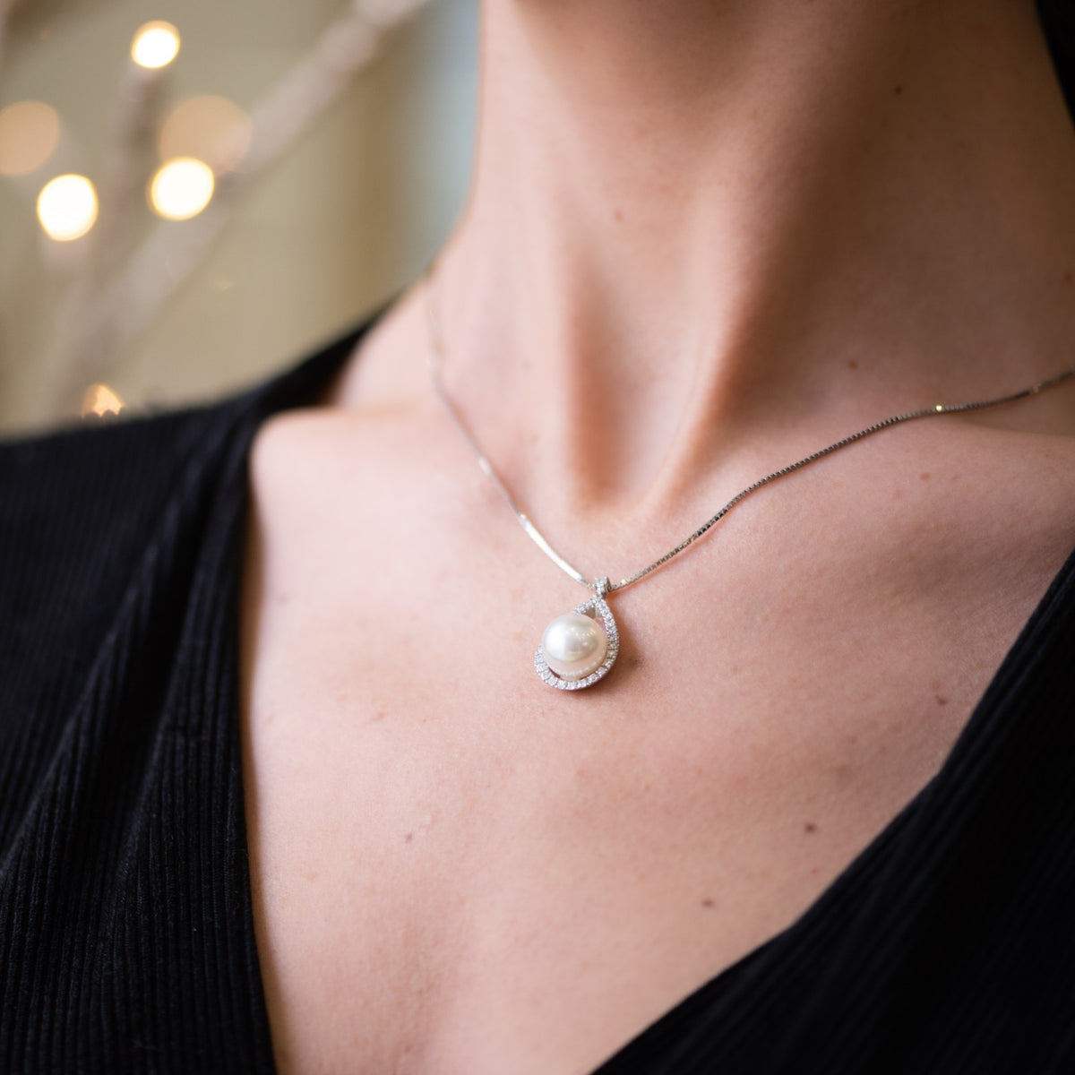 Necklace with Australian Pearl and Diamonds in 18kt White Gold