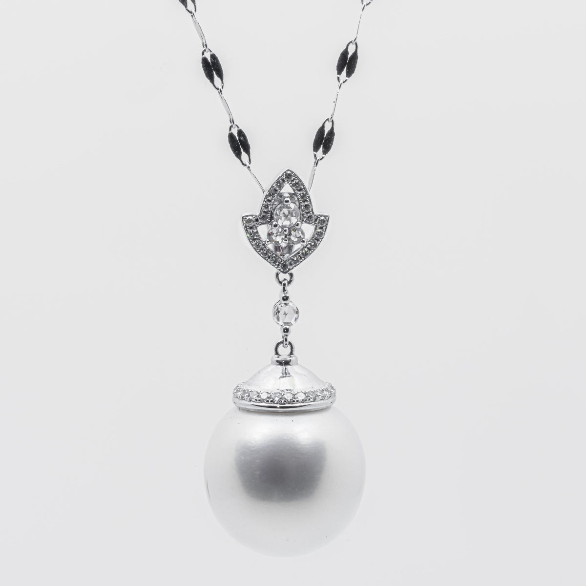 Necklace with Australian Pearl and Diamonds in 18kt White Gold