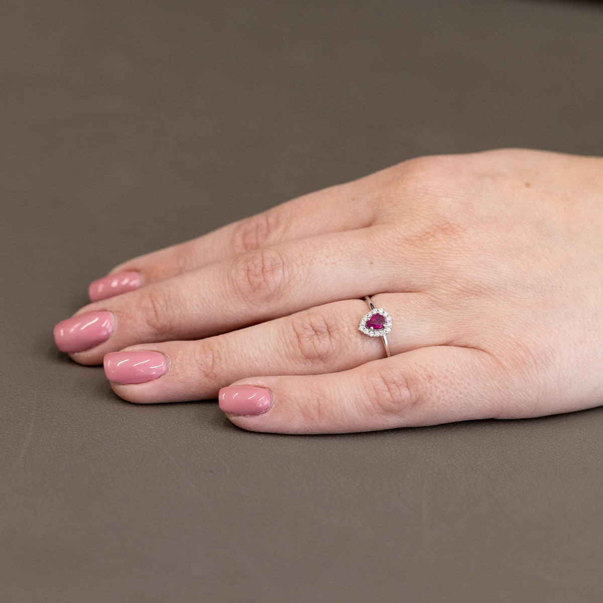 Anello in Oro Bianco 18Kt con Rubino e Diamanti