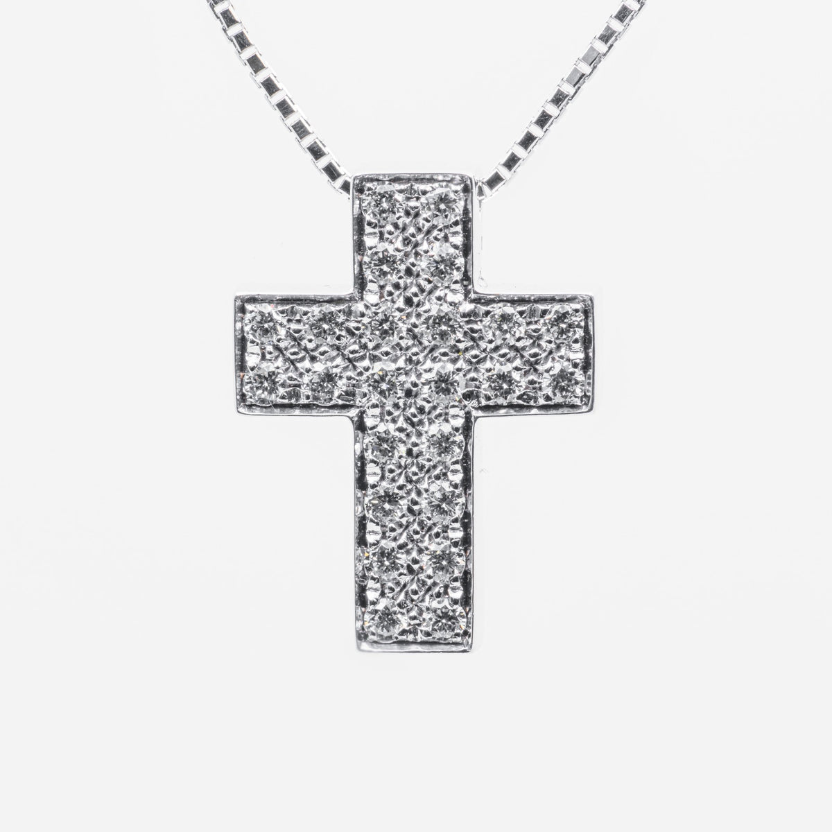 0.36 kt brilliant cut diamond cross necklace in 18 kt white gold