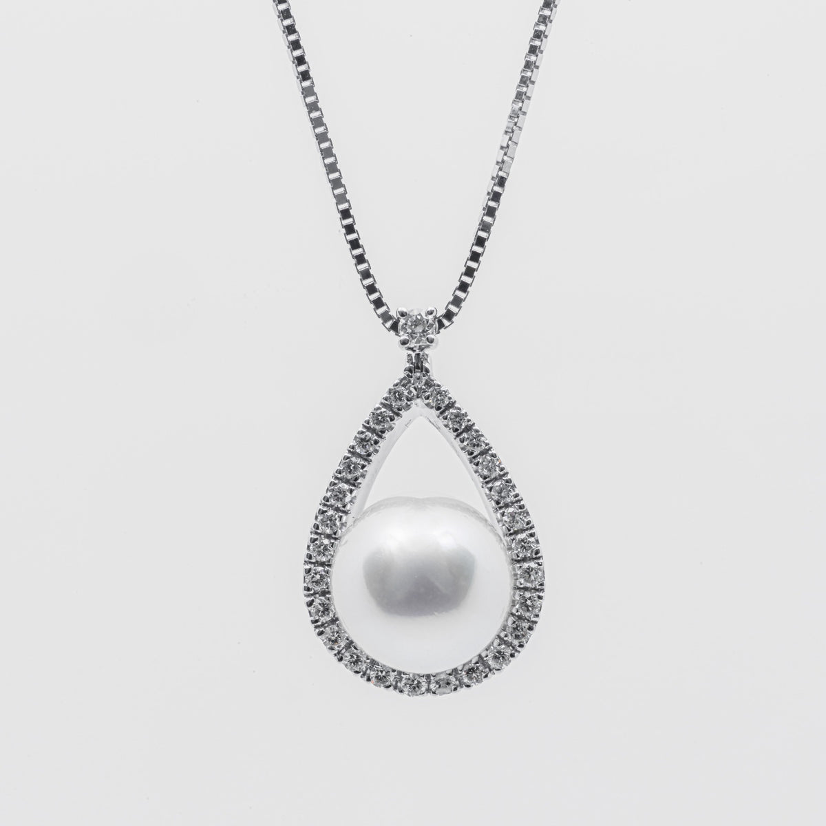 Necklace with Australian Pearl and Diamonds in 18kt White Gold