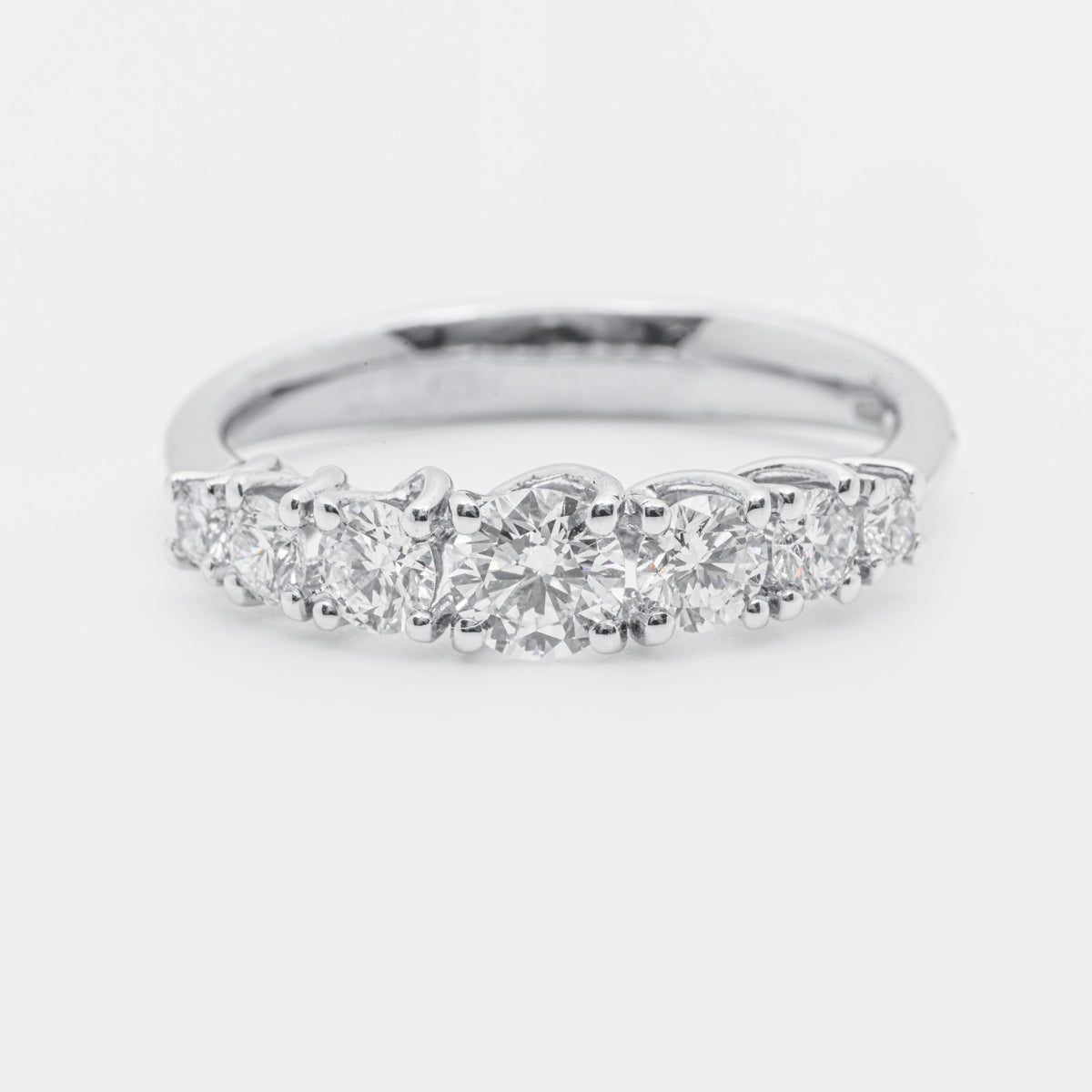 Anello Veretta con Diamanti Degradè 0,91 ct a 7 pietre in oro bianco 18 kt