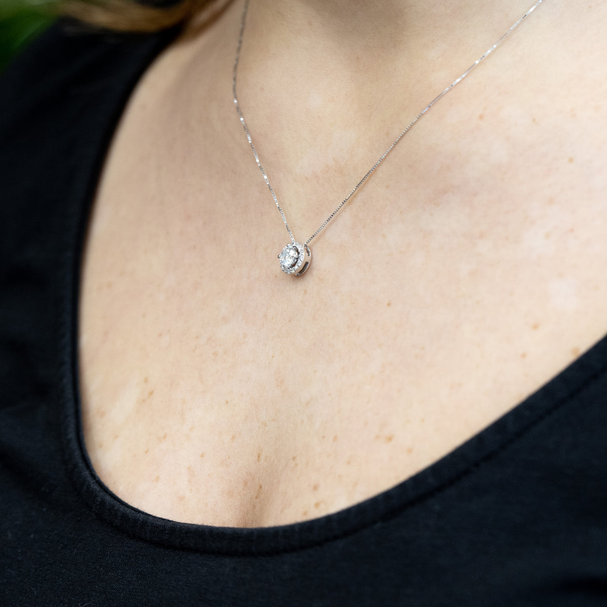 18KT White Gold Necklace with Central Diamond and Diamond Ring