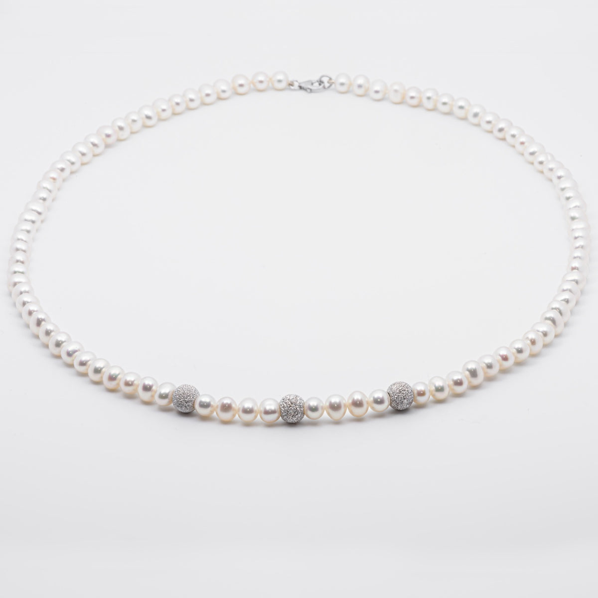 18kt White Gold Pearl Thread Necklace