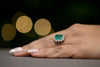 Anello in Oro Bianco 18KT con Smeraldo Centrale da 4,73 Carati e contorno Diamanti