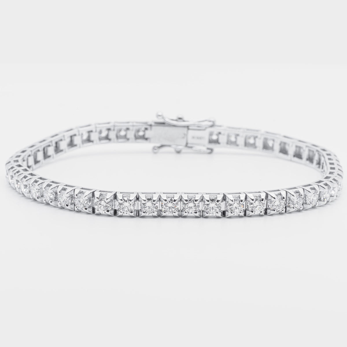 Bracciale Tennis in oro bianco 18 kt con diamanti da 5,65 kt
