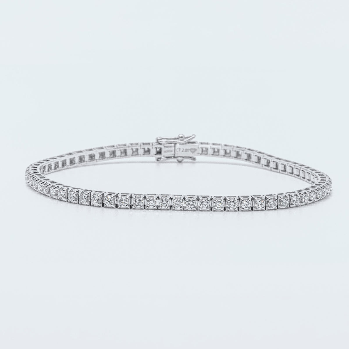 Bracciale Tennis in oro bianco 18 kt con diamanti da 2,21 kt