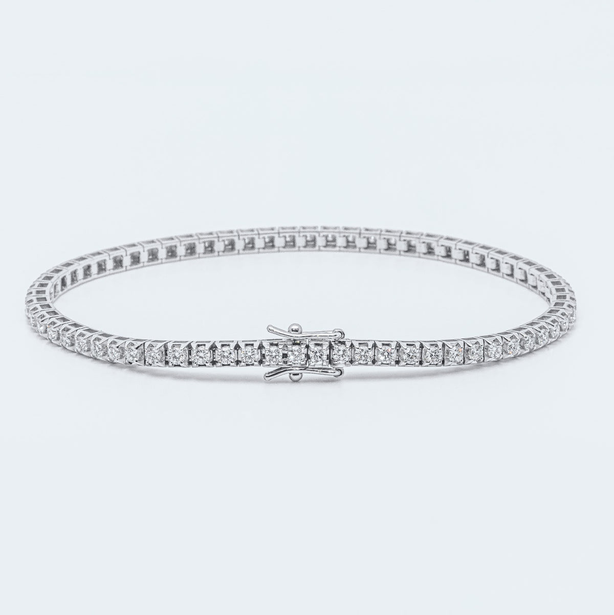18kt white gold tennis bracelet with 2.21kt diamonds