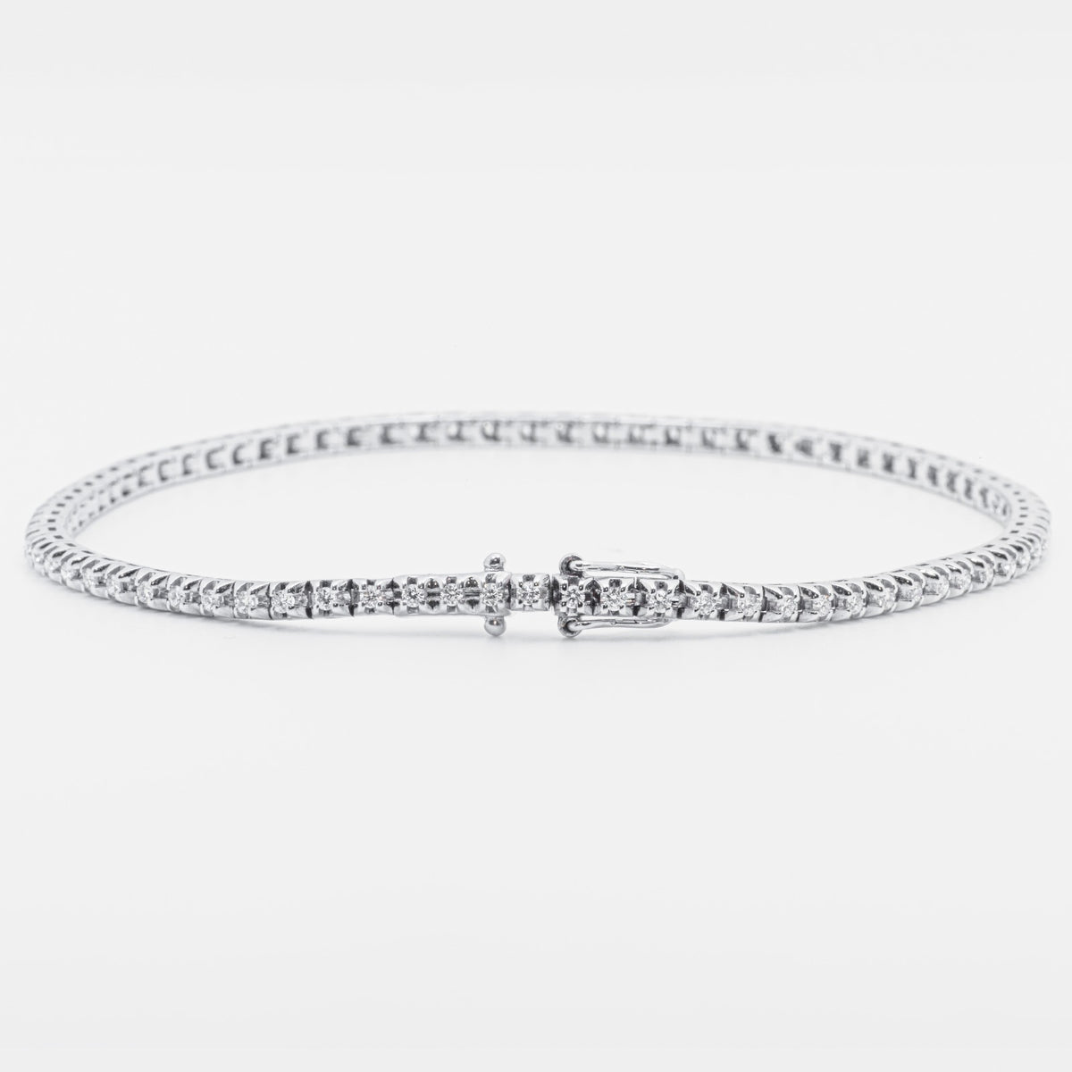 18kt white gold tennis bracelet with 0.70kt diamonds