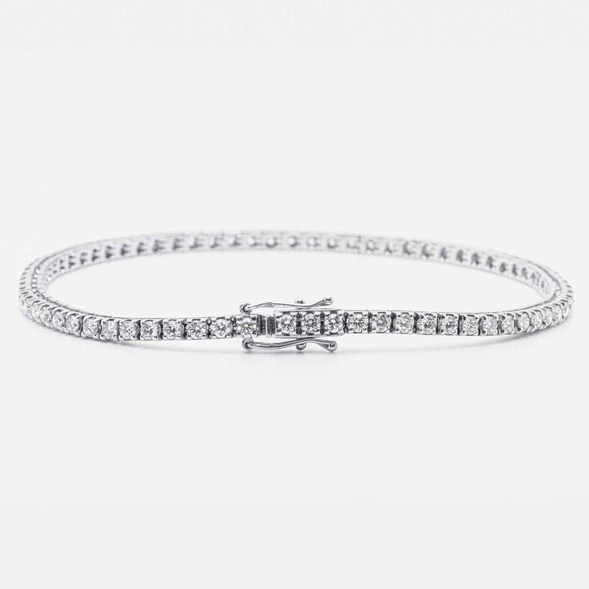 18kt white gold tennis bracelet with 2.63 kt diamonds