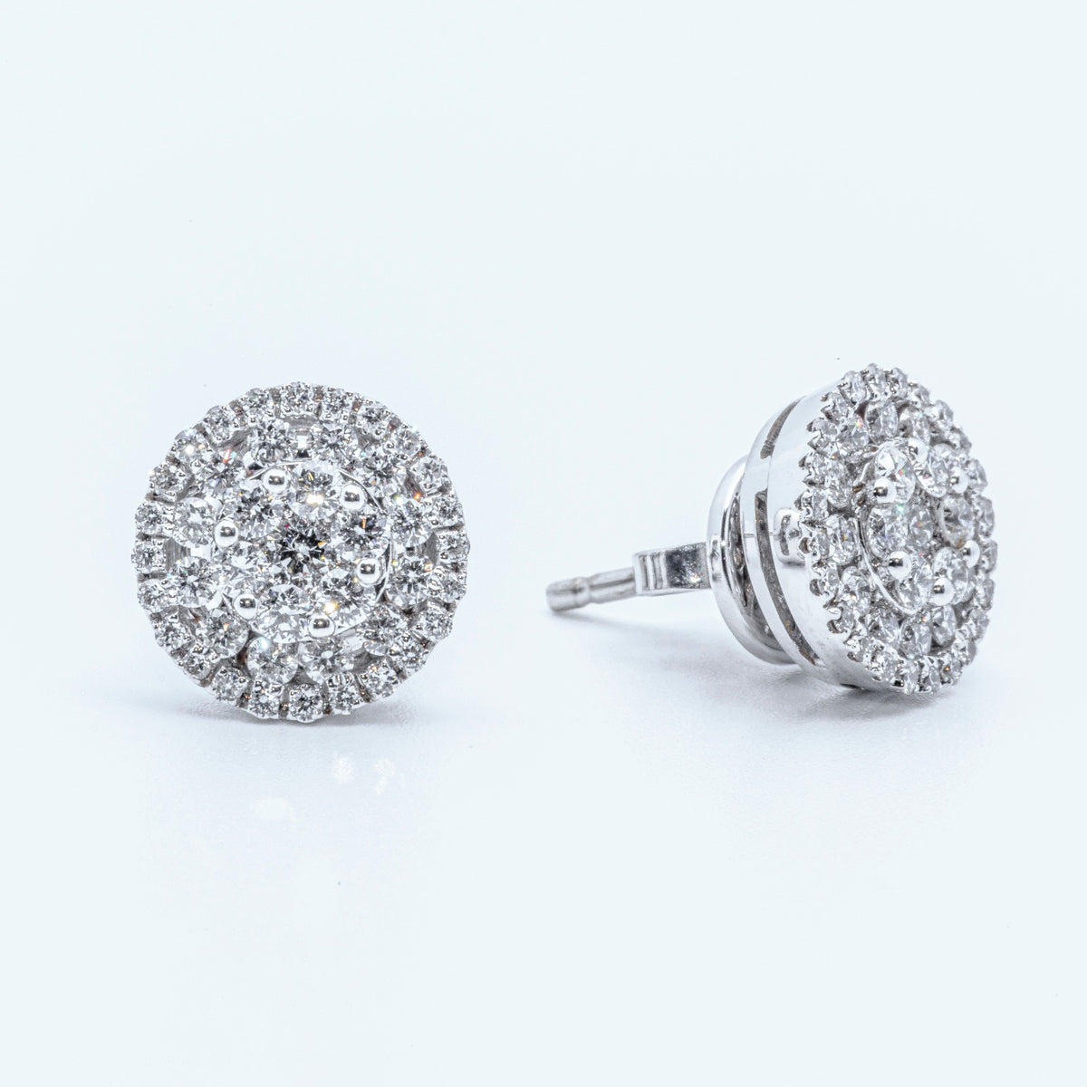18kt white gold light point earrings with 1.00kt diamond pavé