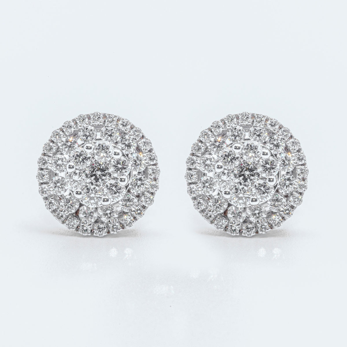 18kt white gold light point earrings with 1.00kt diamond pavé