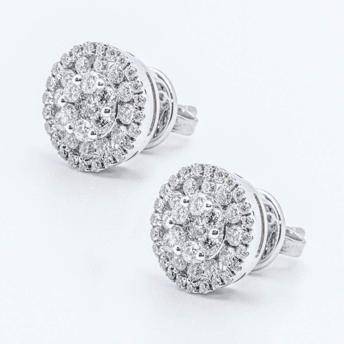 18kt white gold light point earrings with 1.00kt diamond pavé