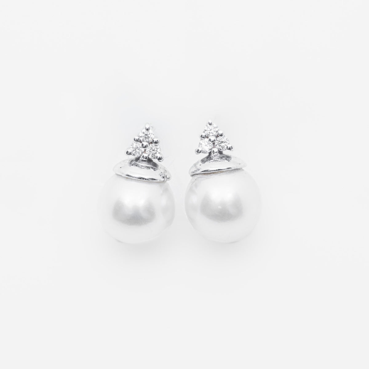 18kt White Gold Diamond and Pearl Earrings