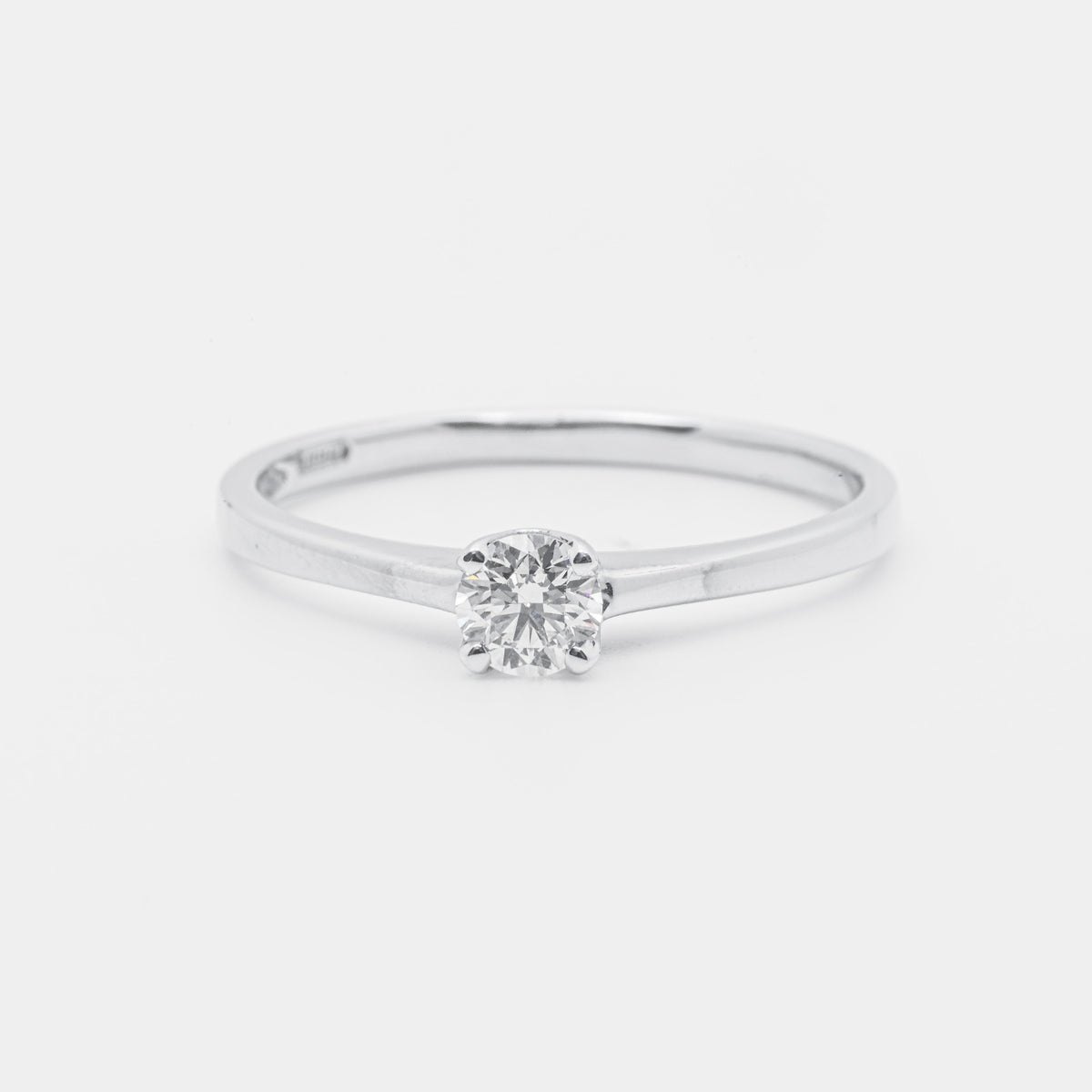 Anello solitario in oro bianco 18 kt e diamante taglio brillante