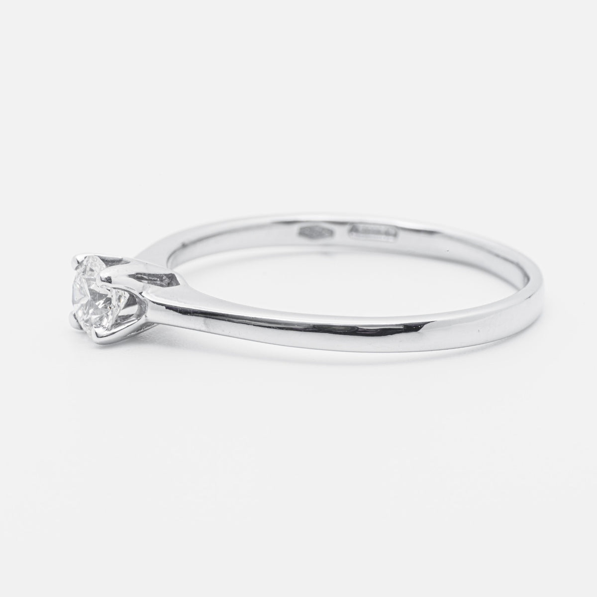 Solitaire ring in 18 kt white gold and brilliant cut diamond