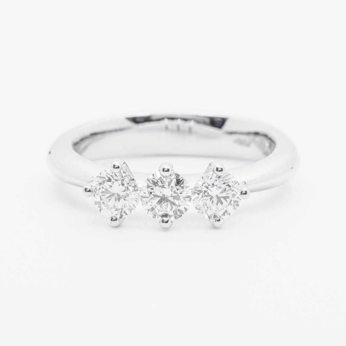 Trilogy in Platino e Diamanti da 0,92 kt taglio brillante