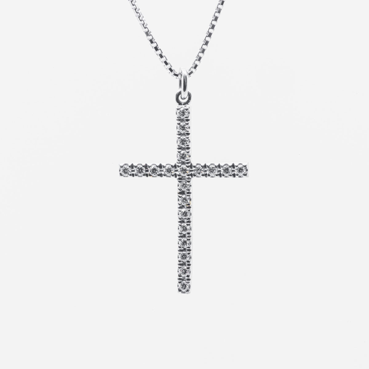 0.10 kt brilliant cut diamond cross necklace in 18 kt white gold