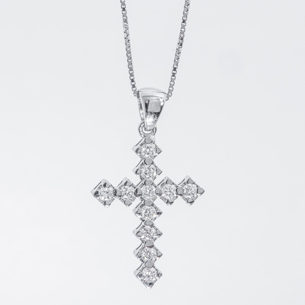0.38 kt brilliant cut diamond cross necklace in 18 kt white gold