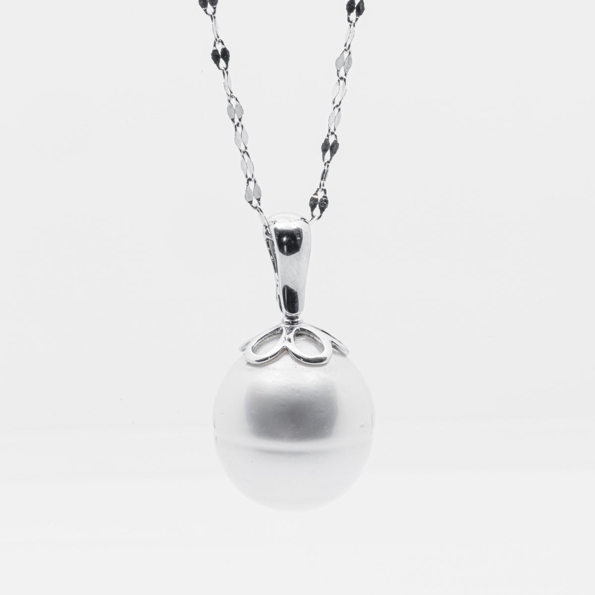 Collana con Perla Australia in oro bianco 18 kt