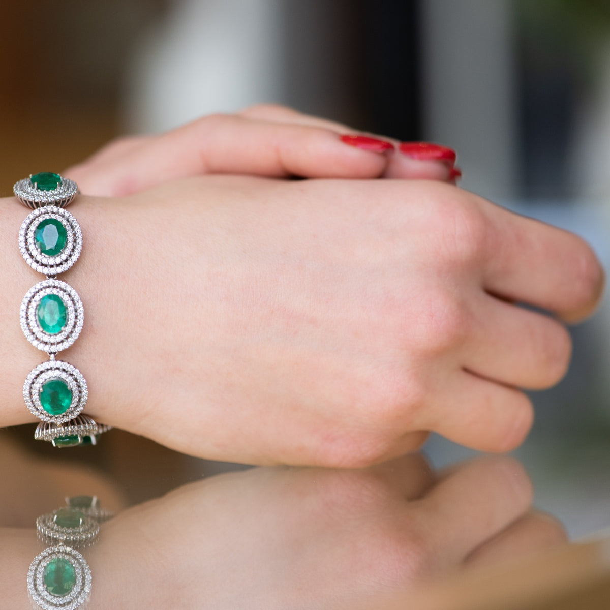 Zahir™ Luxury Bracelet with Emeralds and Diamonds in 18 kt White Gold