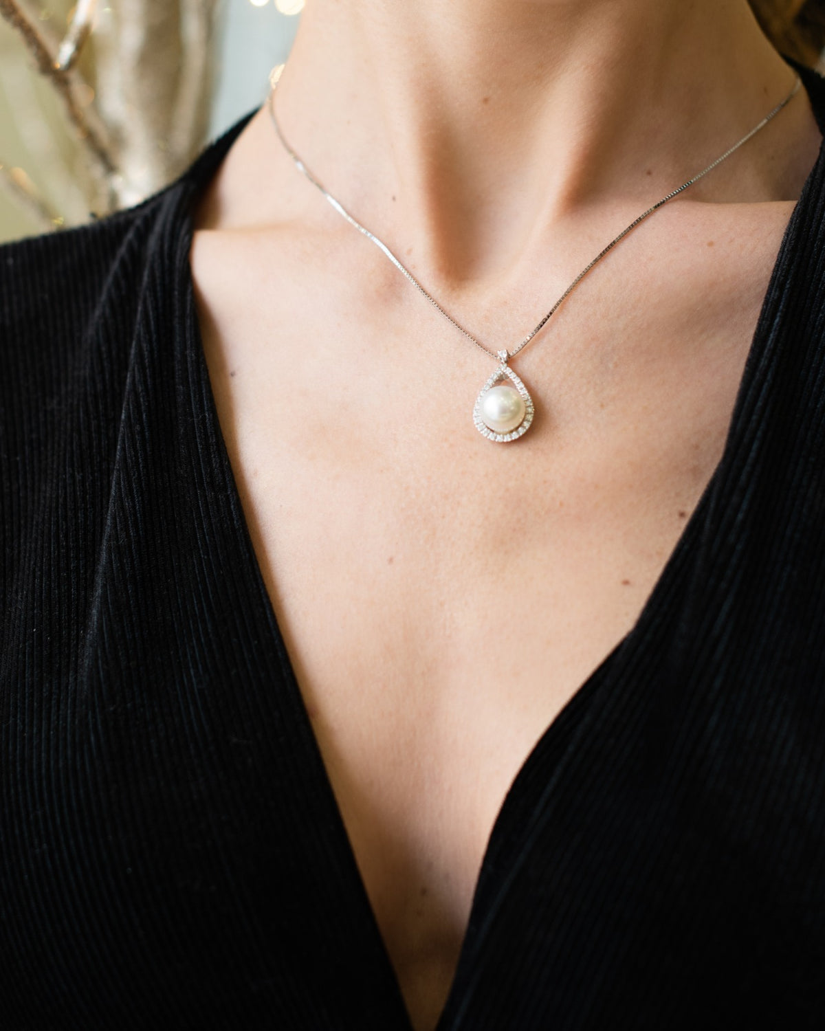 Necklace with Australian Pearl and Diamonds in 18kt White Gold