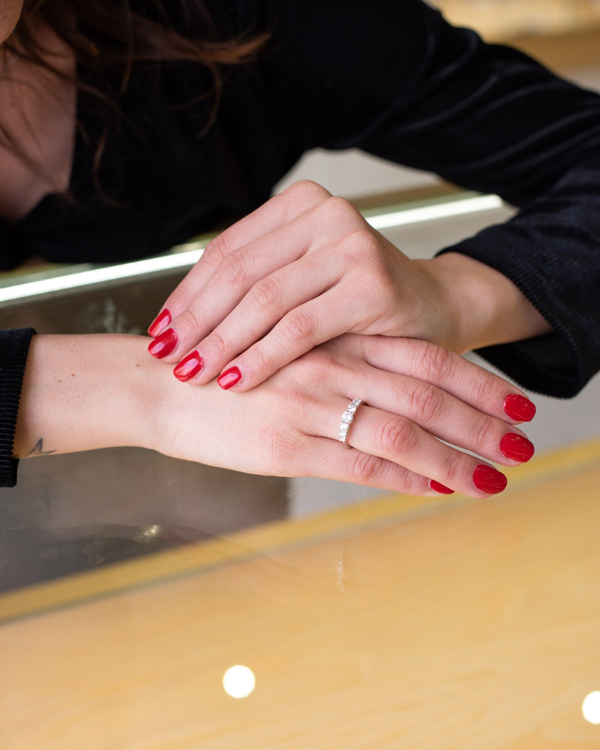 Veretta Ring with 0.91 ct Degradè Diamonds with 7 stones in 18 kt white gold