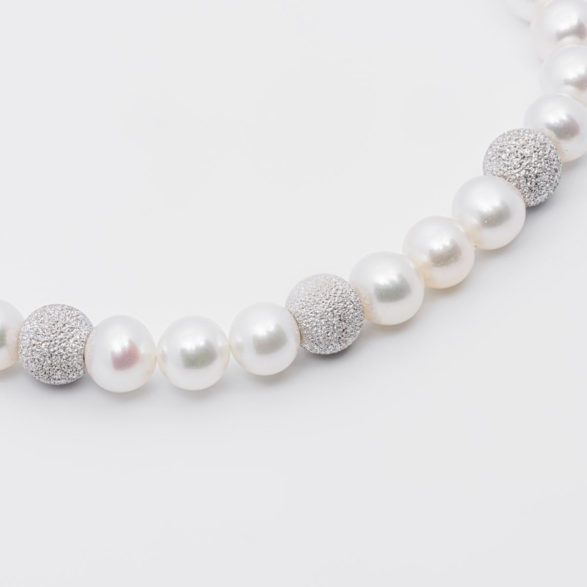 Bracciale Filo di perle in oro bianco 18 kt