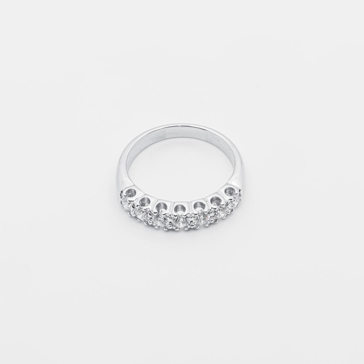 18kt White Gold Veretta Ring with 7 Stone Diamonds