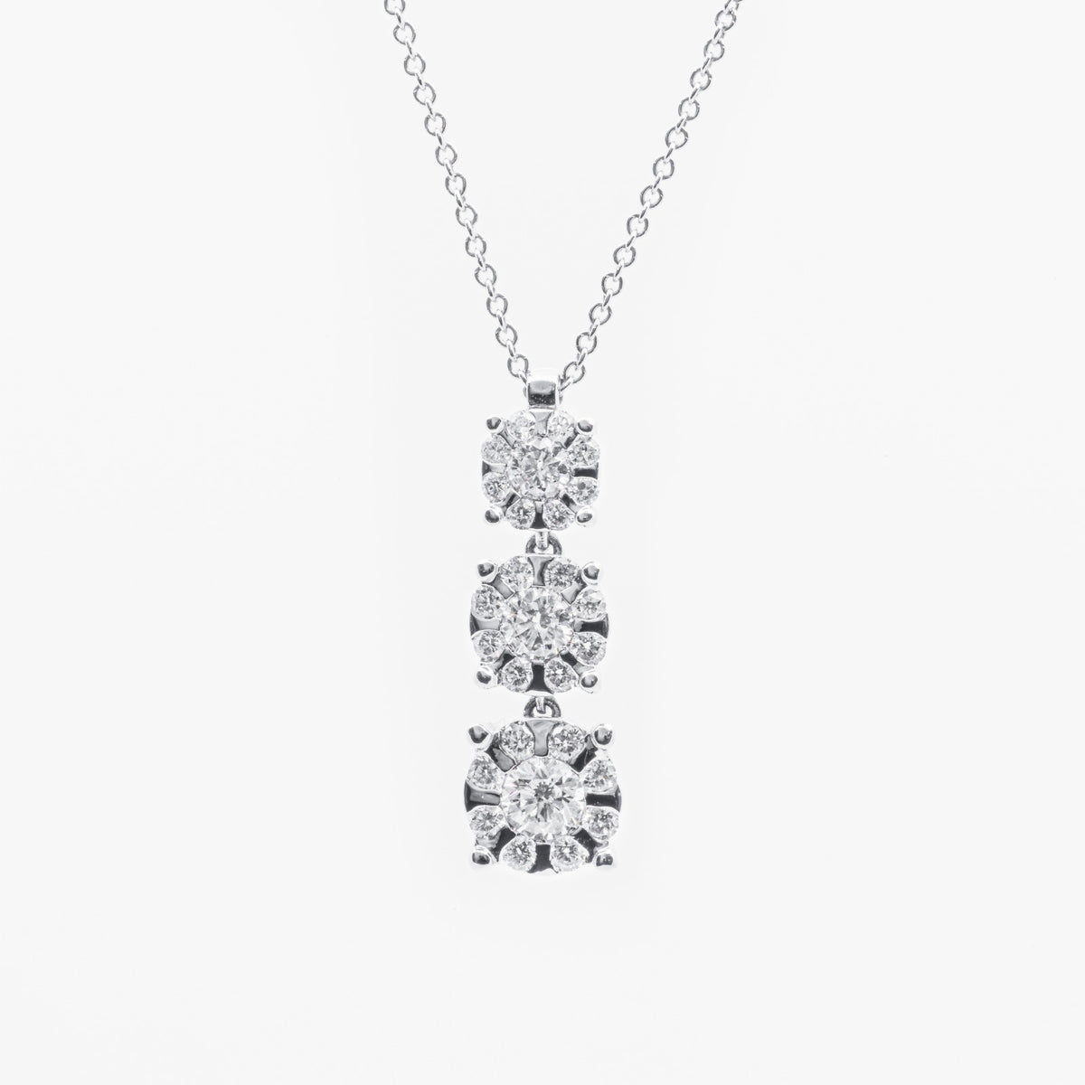 Trilogy Magic Necklace with 0.91 kt Diamond Pavé in 18 kt White Gold