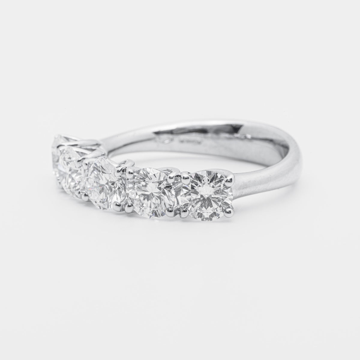 Anello Veretta 5 Pietre con Diamanti da 2,12 ct dal taglio brillante in oro bianco 18 kt